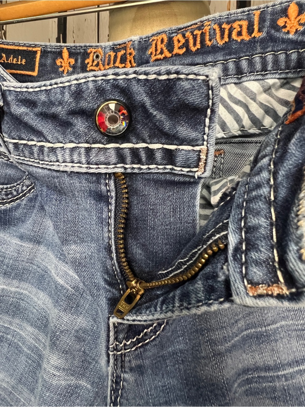 MUST HAVE ROCK REVIVAL SKINNY JEANS - Picture 10 of 13